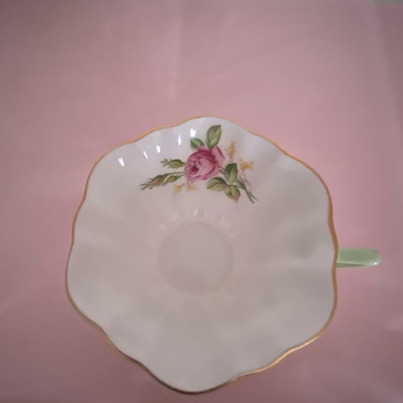 EUC Vtg Shelley Fine Bone China Teacup and Saucer in the Pattern “Rambler Rose” - Picture 9 of 12